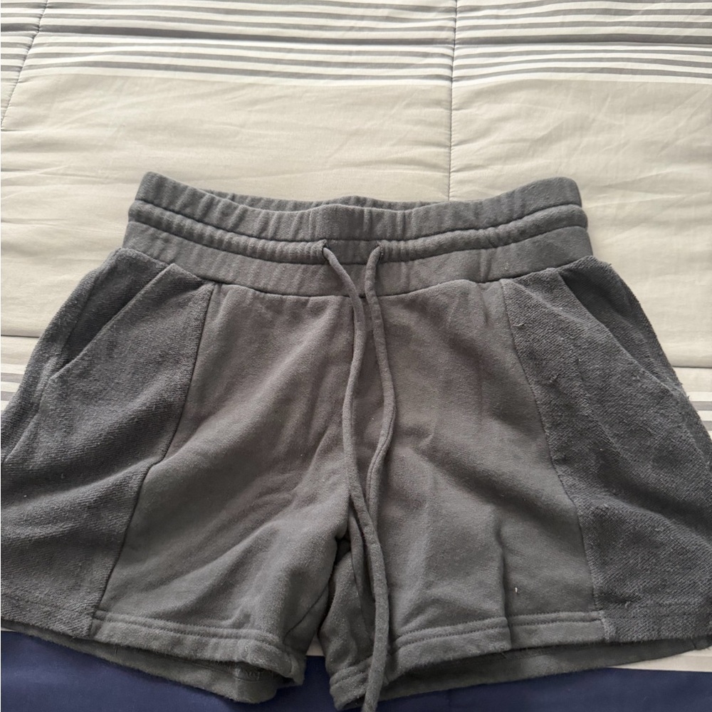 ALO Yoga Gray Fleece Drawstring Athletic Shorts - Picture 2 of 4